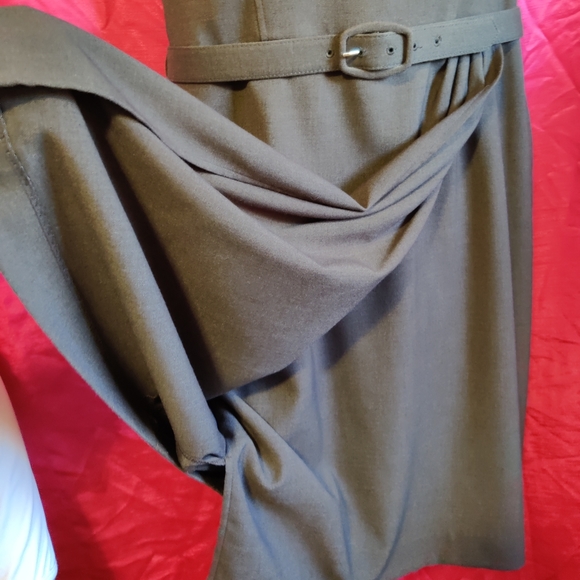 Jones Wear Dress w/ Belt, Sheath Dress, Gray w/ Lace Upper, Size 10 Slit Skirt - Picture 10 of 14